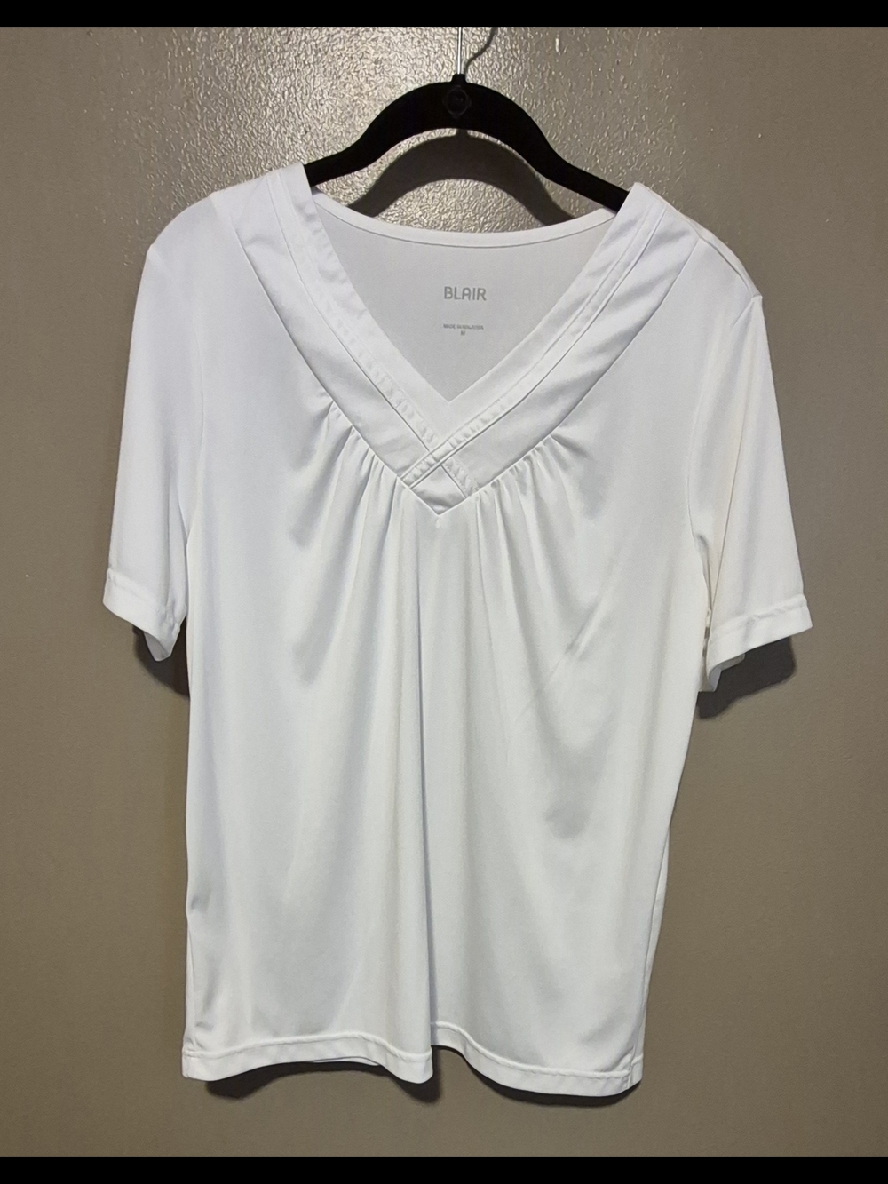 Blair Women's White Short Sleeve V-Neck Top, Mimimalist Soft Girl, Size M